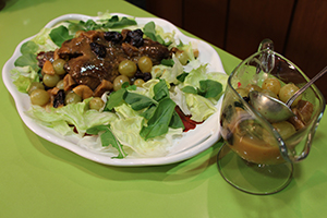 Pernil de Cordeiro com Molho de Figos Secos e Uvas Verdes